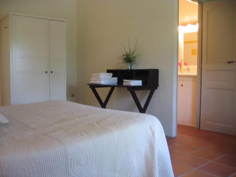 La Bergerie De Castellan Bed & Breakfast Verquieres Exterior photo
